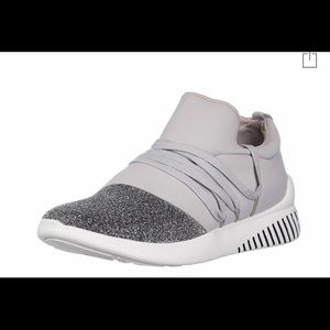 Dolce Vita slip on gray/glitter sneakers